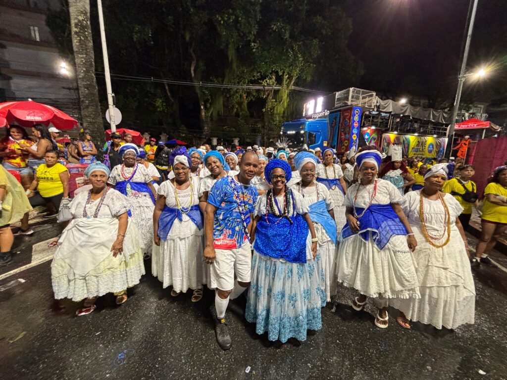 aceb5828-a08f-4dad-948e-40e922a49df0-1024x768 Bloco Fogueirão homenageia mães do samba e leva ancestralidade ao Campo Grande no primeiro dia do Carnaval