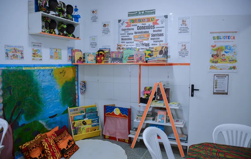img_4801 Escola do Quingoma cria primeira biblioteca antirracista da cidade
