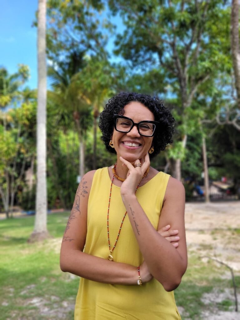 77fd97d8-d2f5-455f-b2ef-064818d9c5a5-768x1024 Escritora baiana Ana Cecília lança livro infantil sobre inclusão e diversidade na Bienal do Livro Bahia 2026